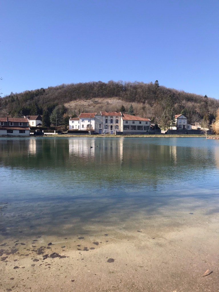 débarcadère, port de Ligny avec des maisons et hangars en arrière-plan