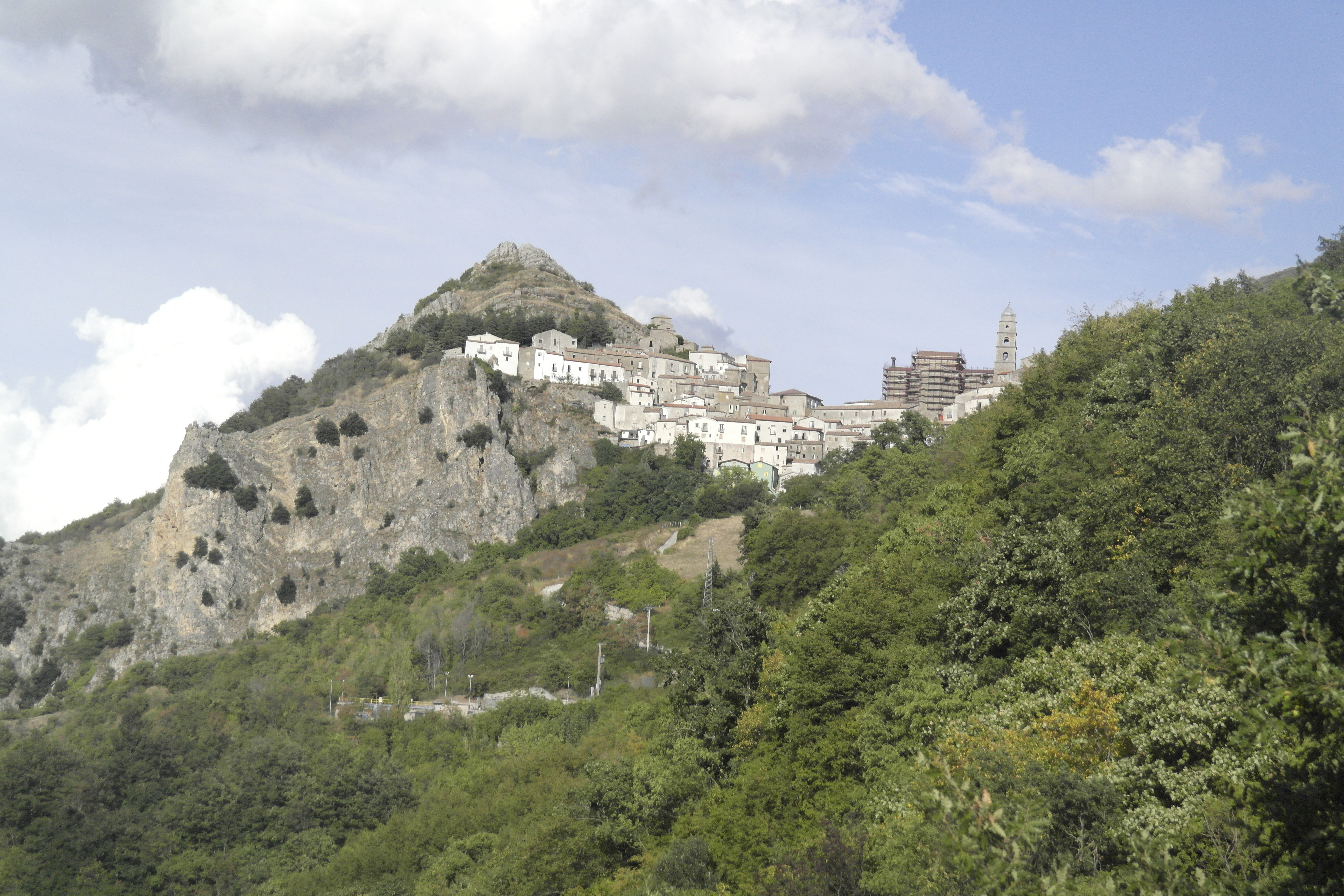 vue de San Fele, perché sur son rocher