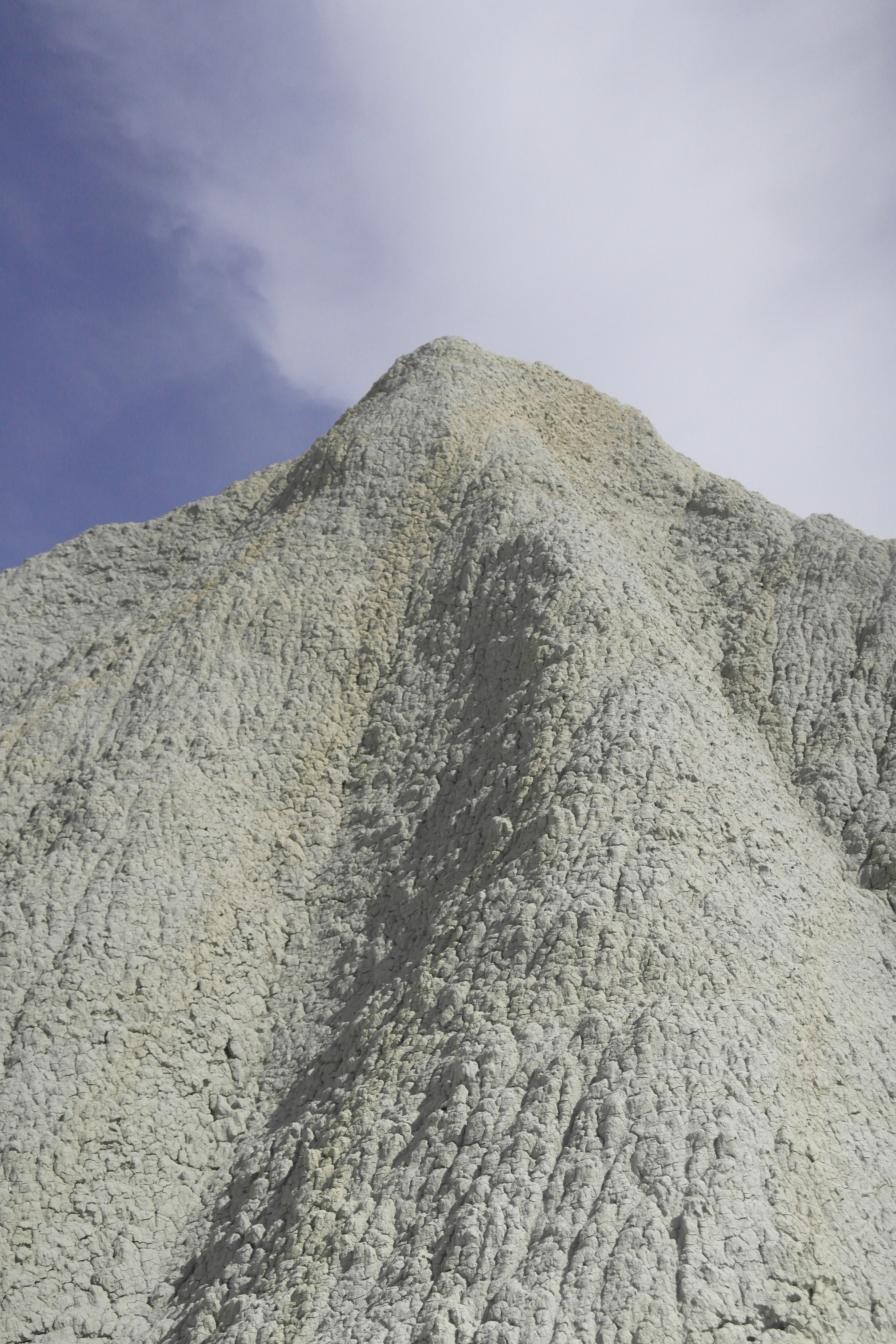 zoom sur le sommet d'une calanque