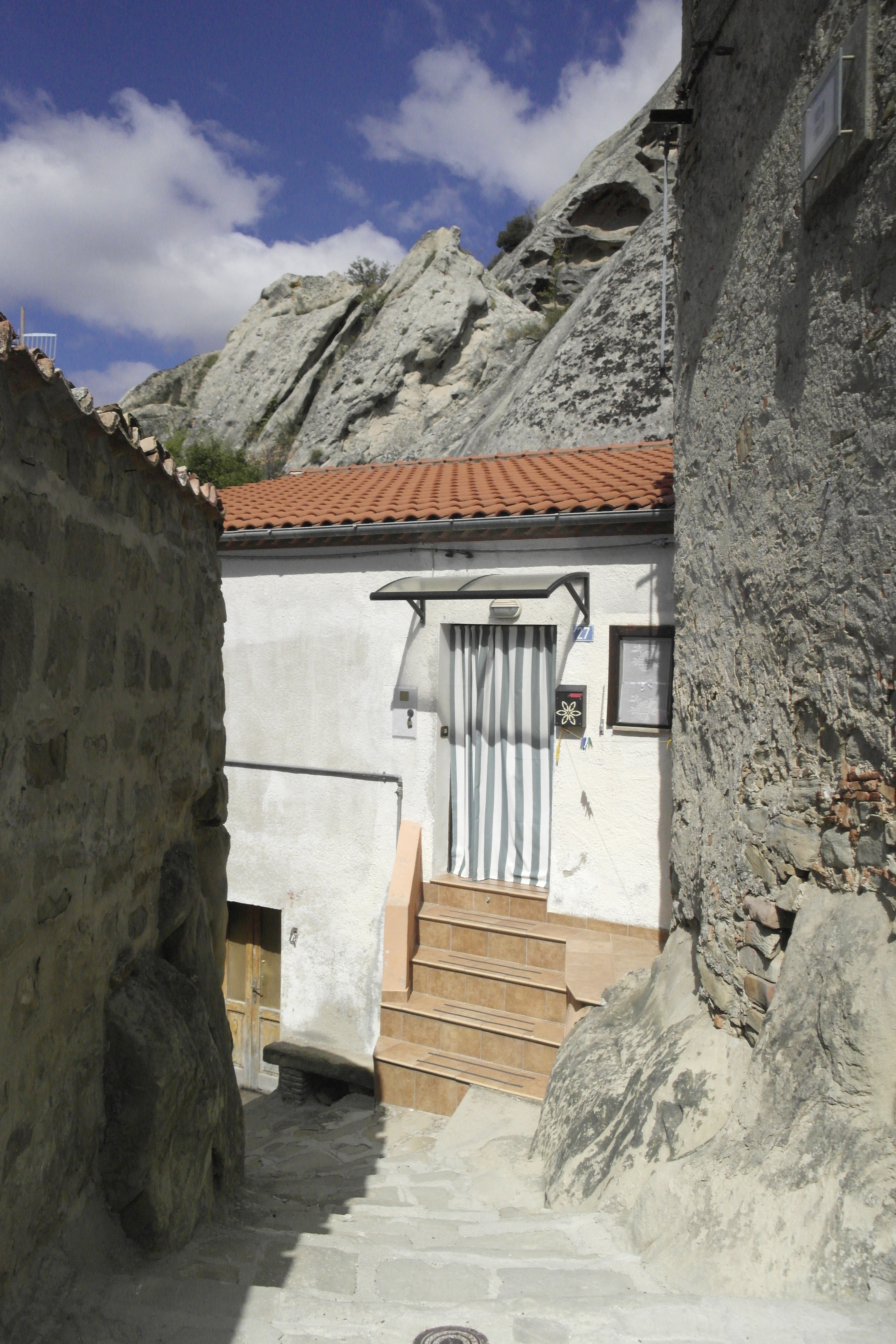 ruelle de Pietrapertosa, où les escaliers se mêlent aux roches