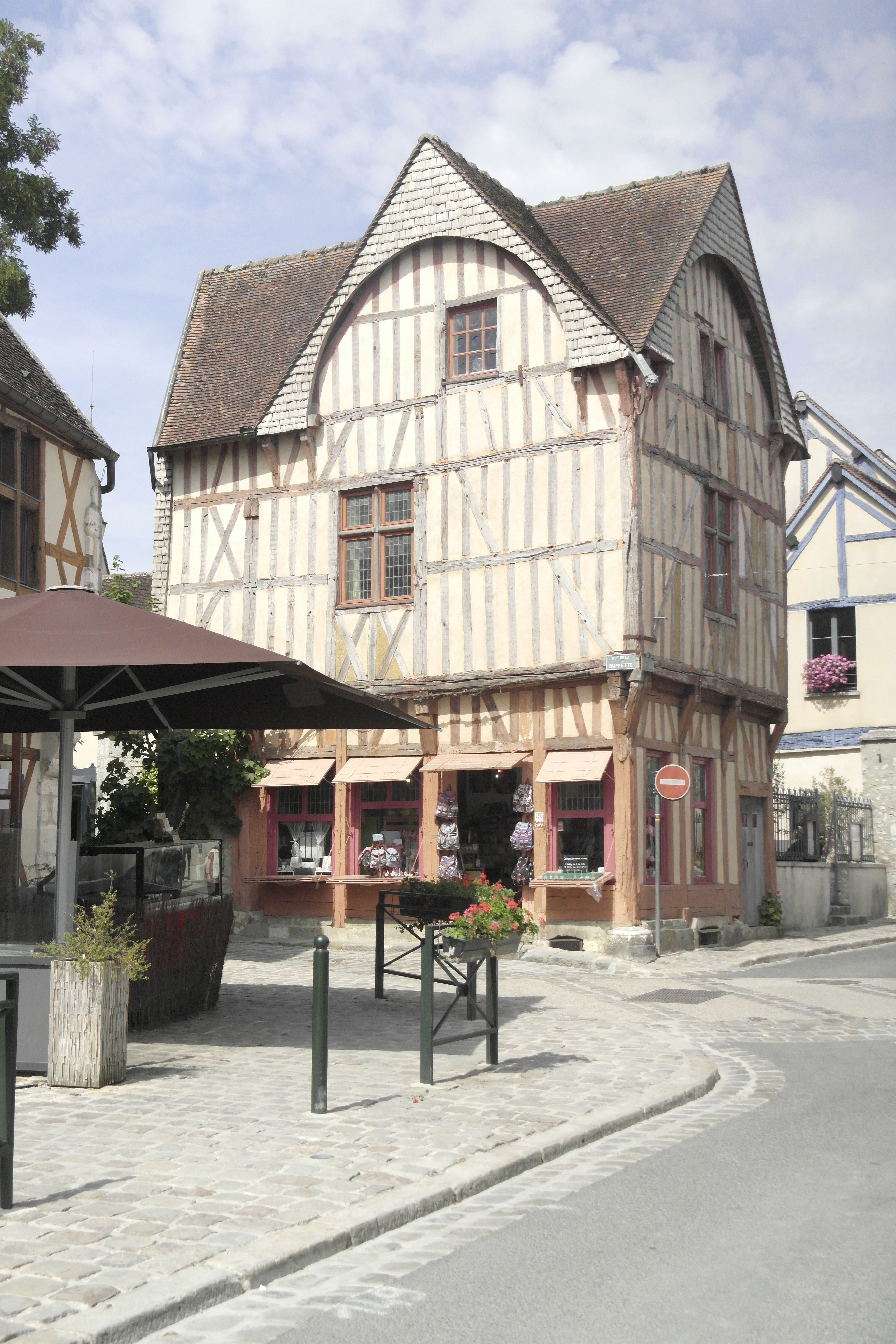maison d'angle à colombages ou pans de bois