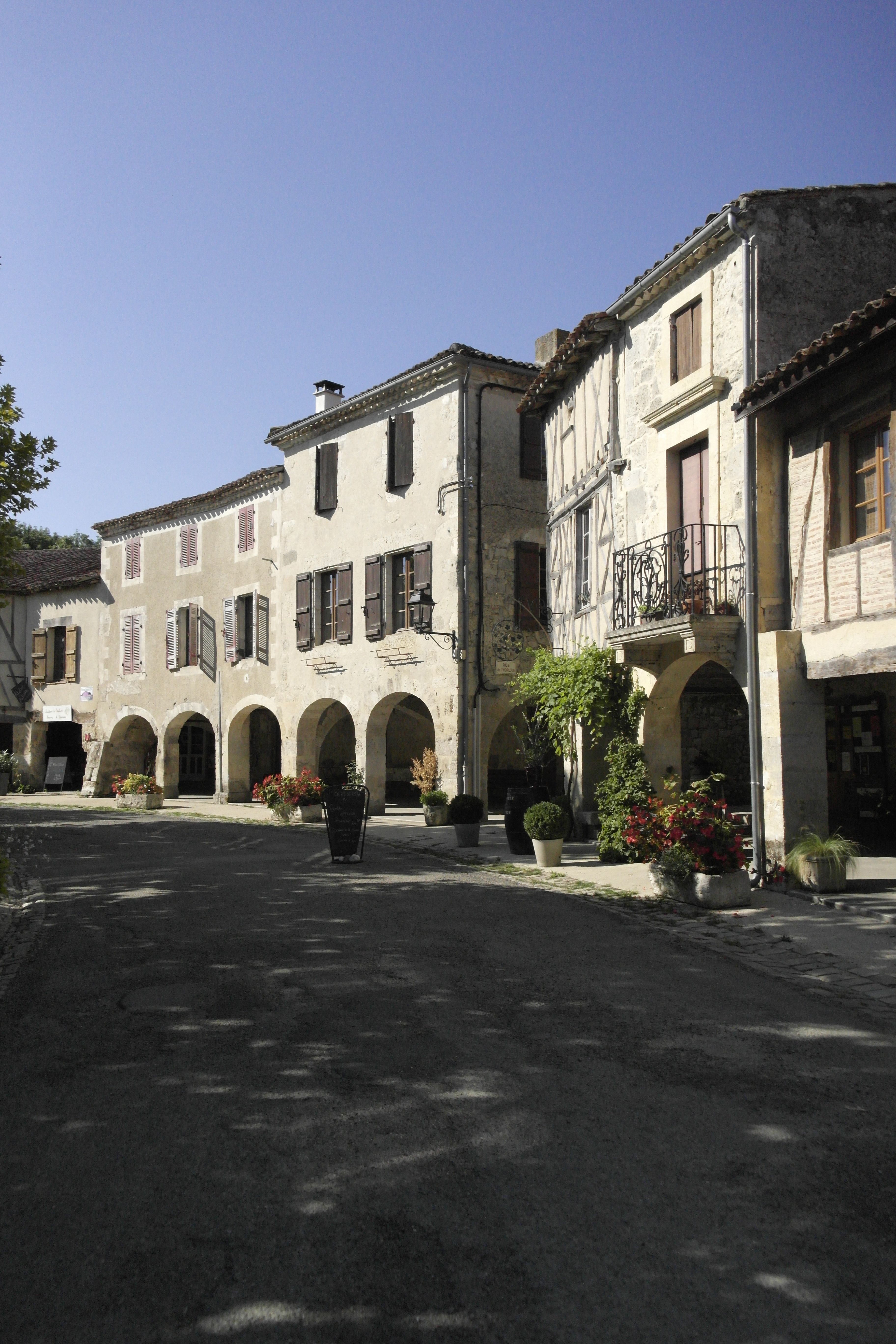 façades autour de la place circulaire