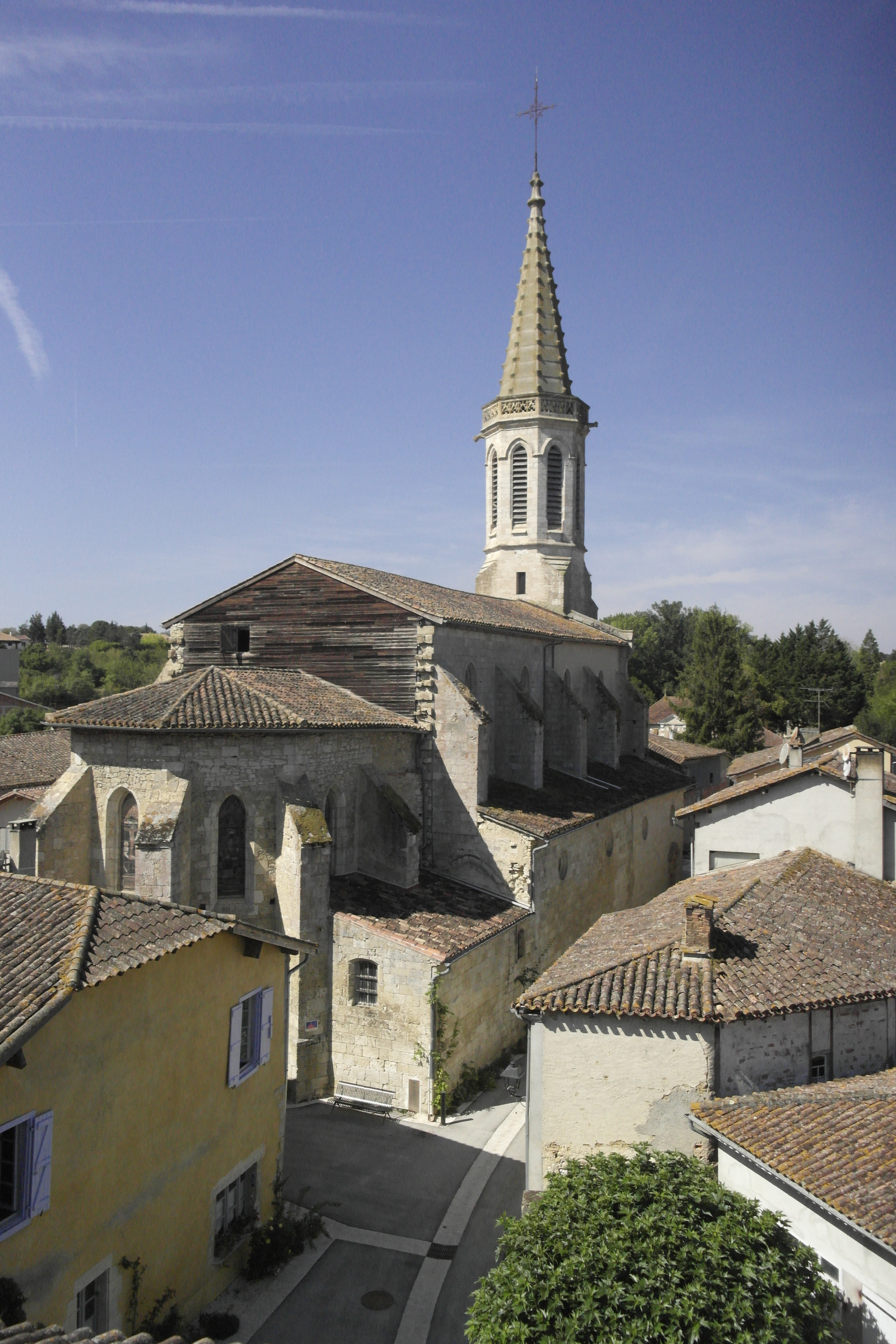 clocher et village vue d'en haut