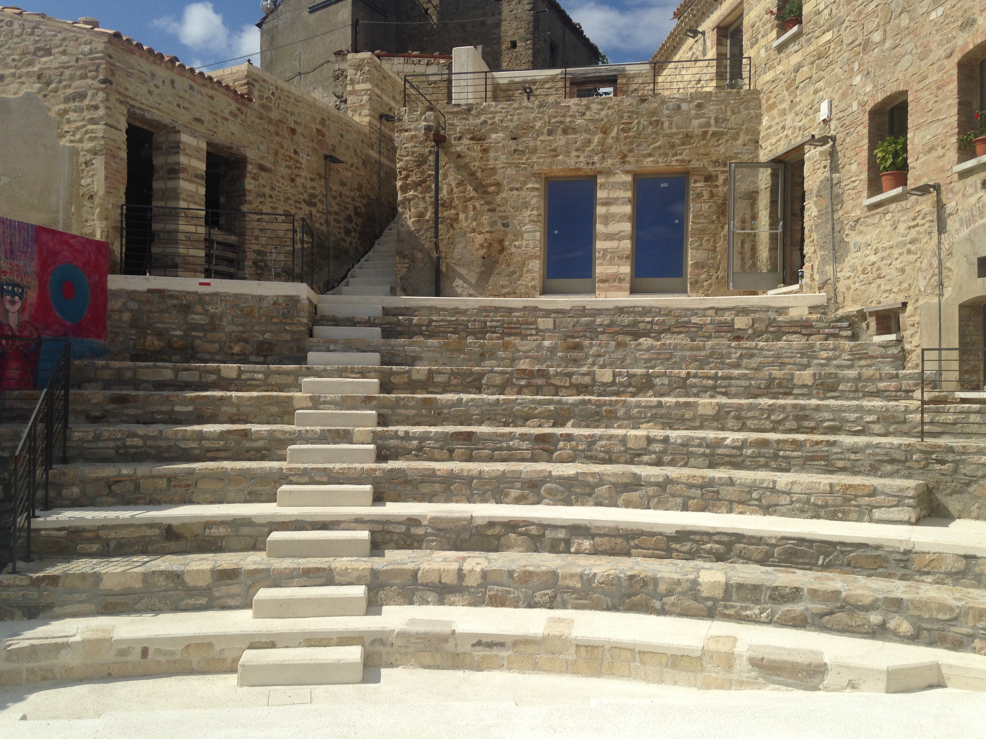 théâtre de plein air, gradins en pierre