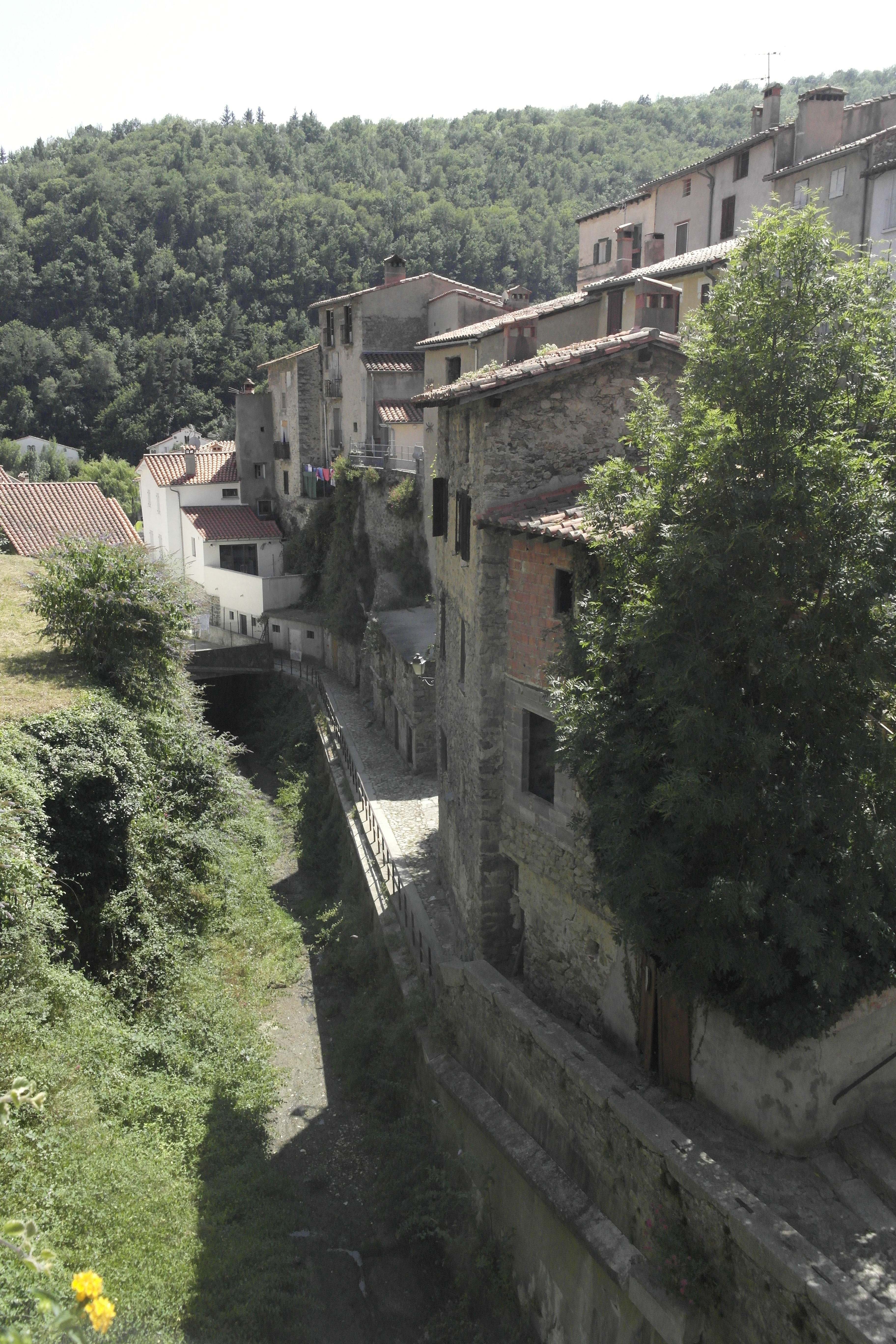 ville haute Prats-de-Mollo, maisons dans la pente