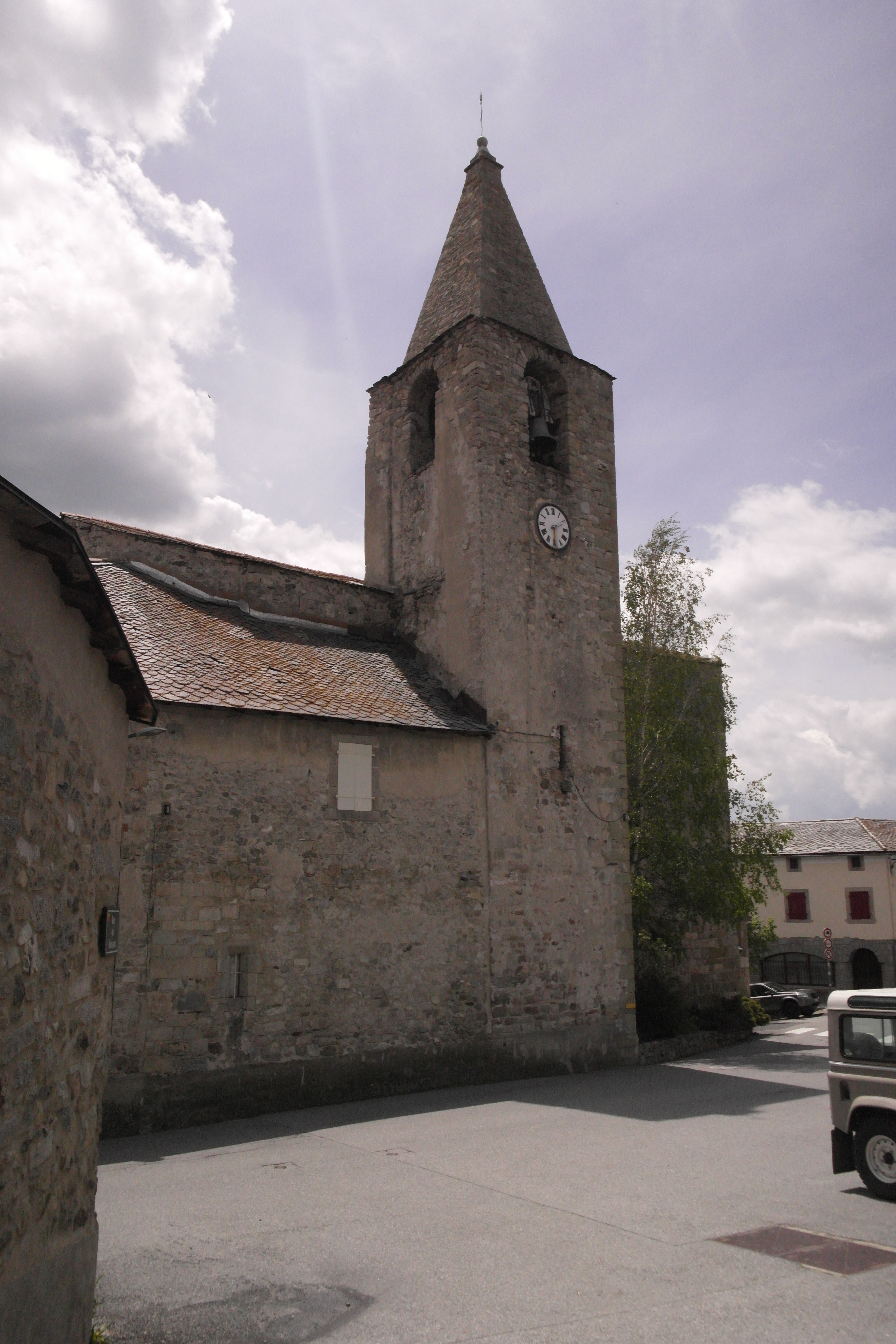 l'église d'Odeillo, sobre, en pierre