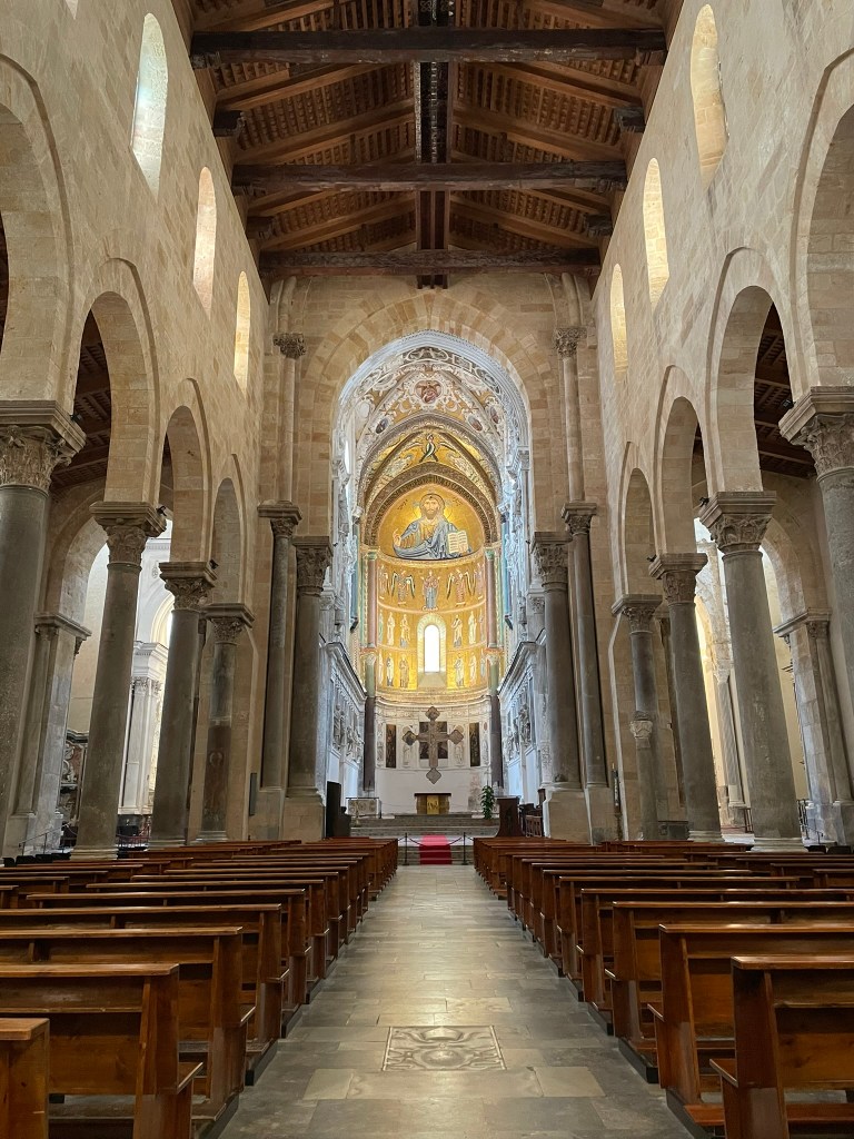 nef d'église gothique italienne