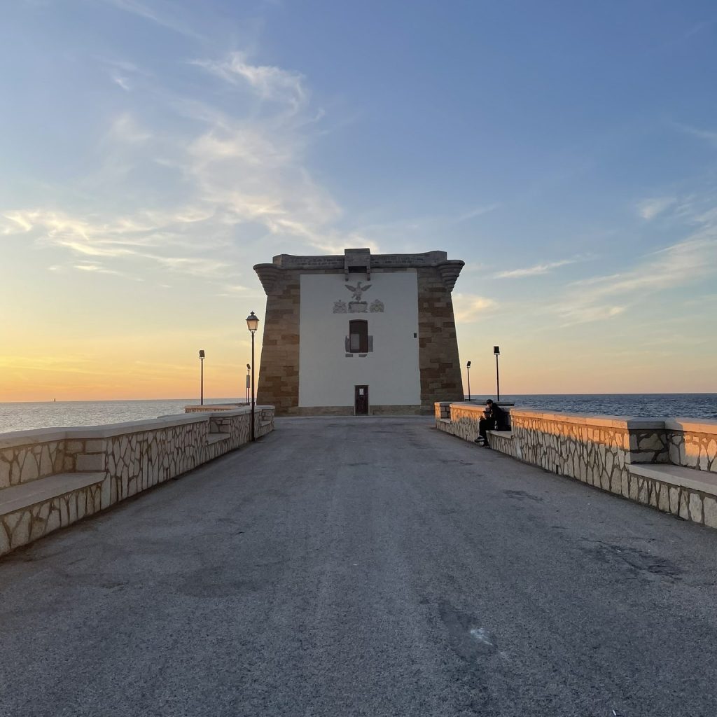 la tour de Ligny à Trapani en Sicile, au coucher du soleil