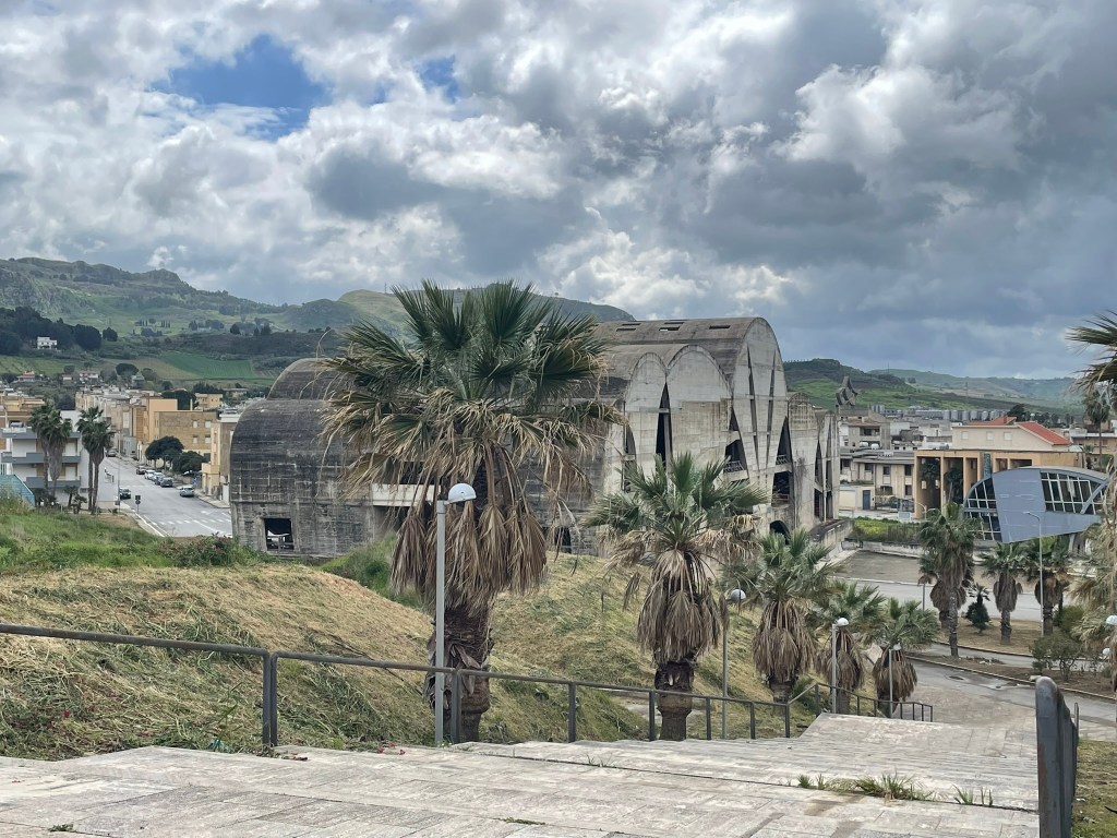 le théâtre inachevé de Gibellina