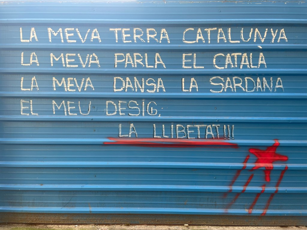 message indépendantiste dans les rues de Castellfollit-de-la-Roca