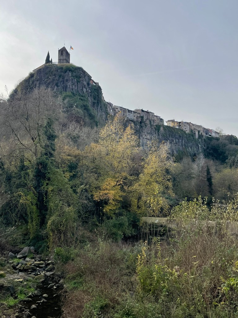 Castellfollit-de-la-Roca, vue depuis la passerelle