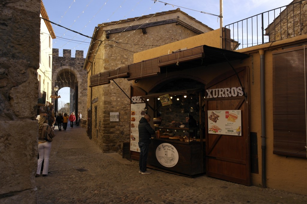 Besalú, marchand de churros, xurros, spécialité catalane