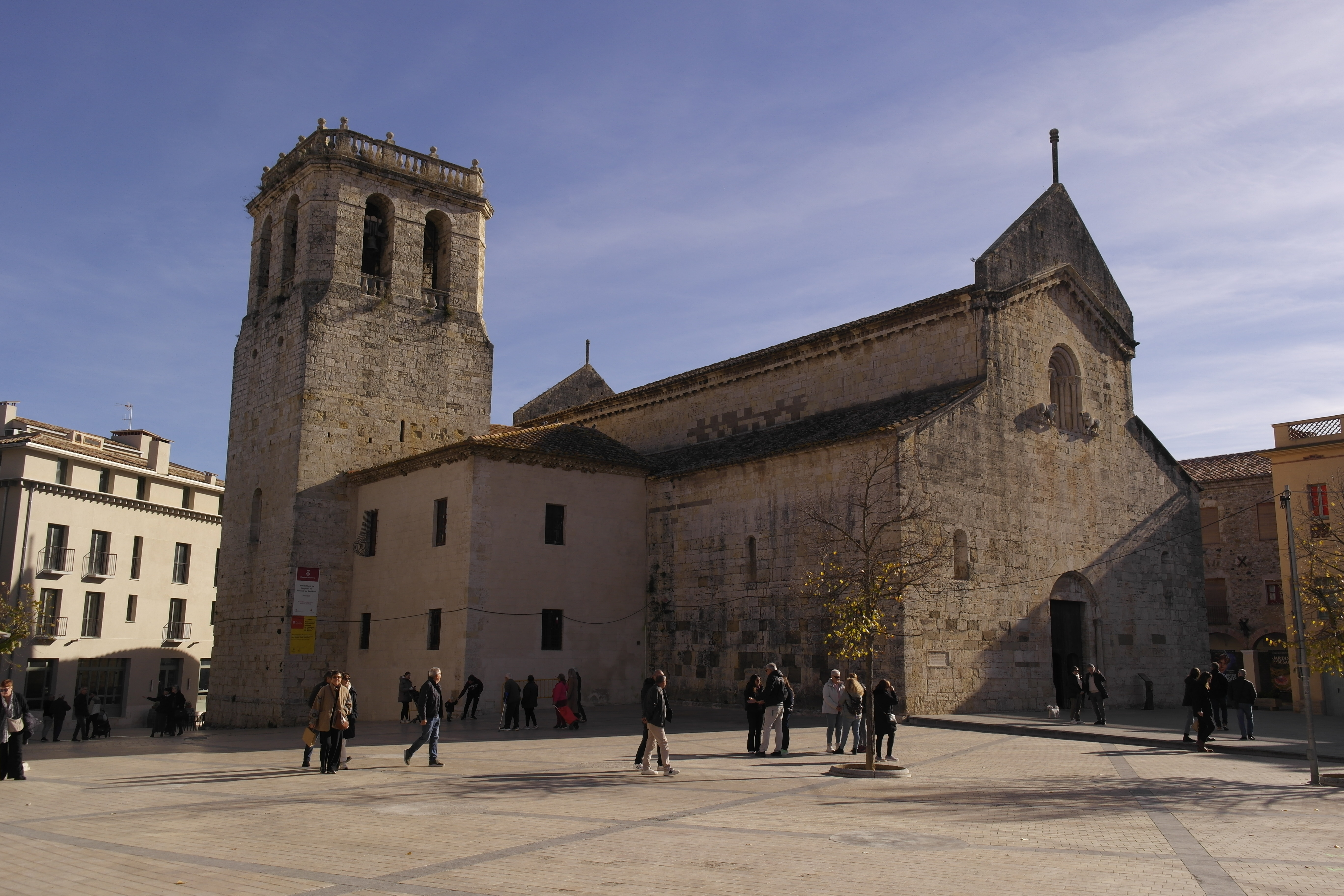 Église San Pere, Besalú, Catalogne, Plaça Prat de San Pere