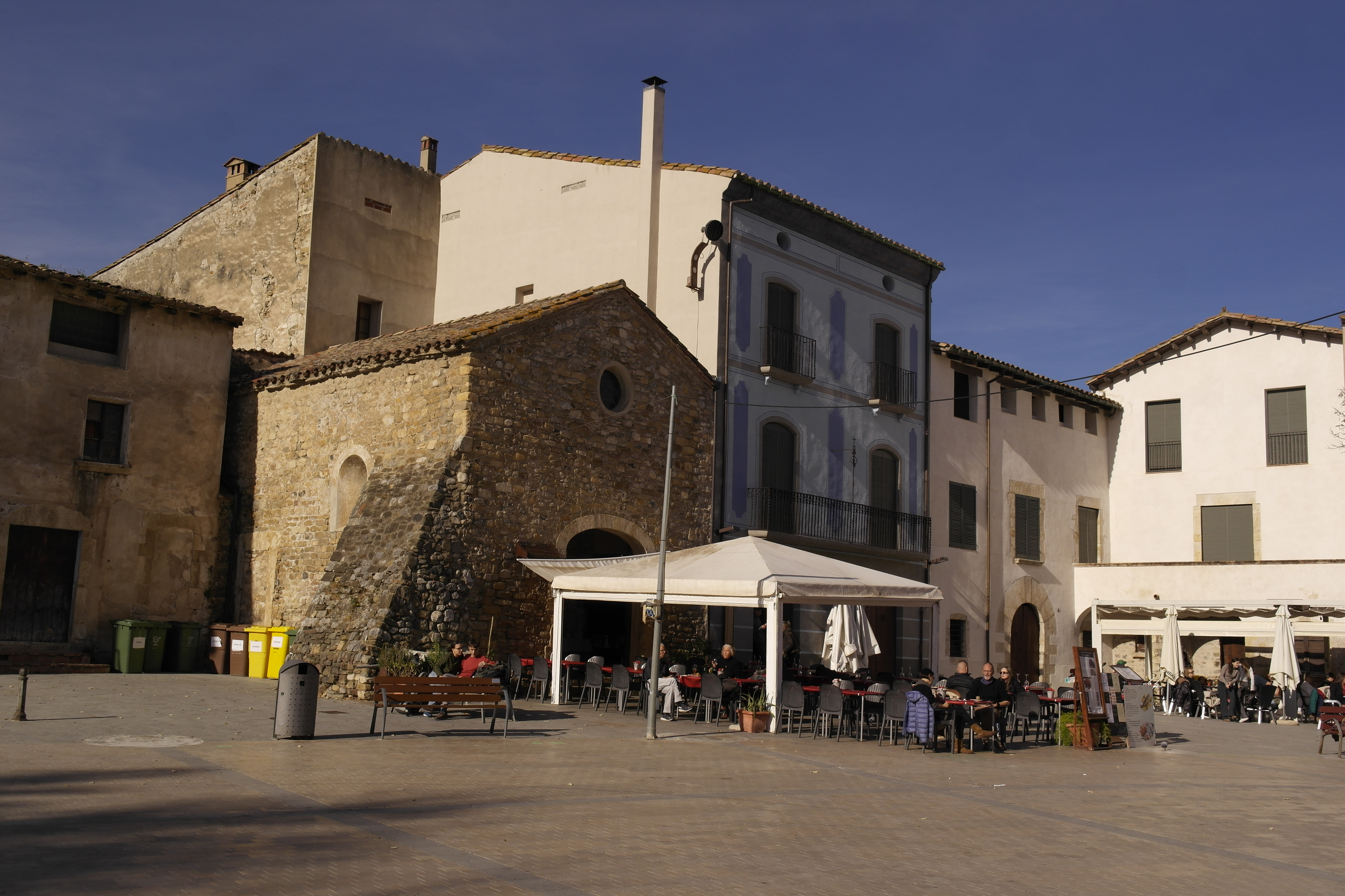 Besalú, place Prat de San Pere, centre-ville