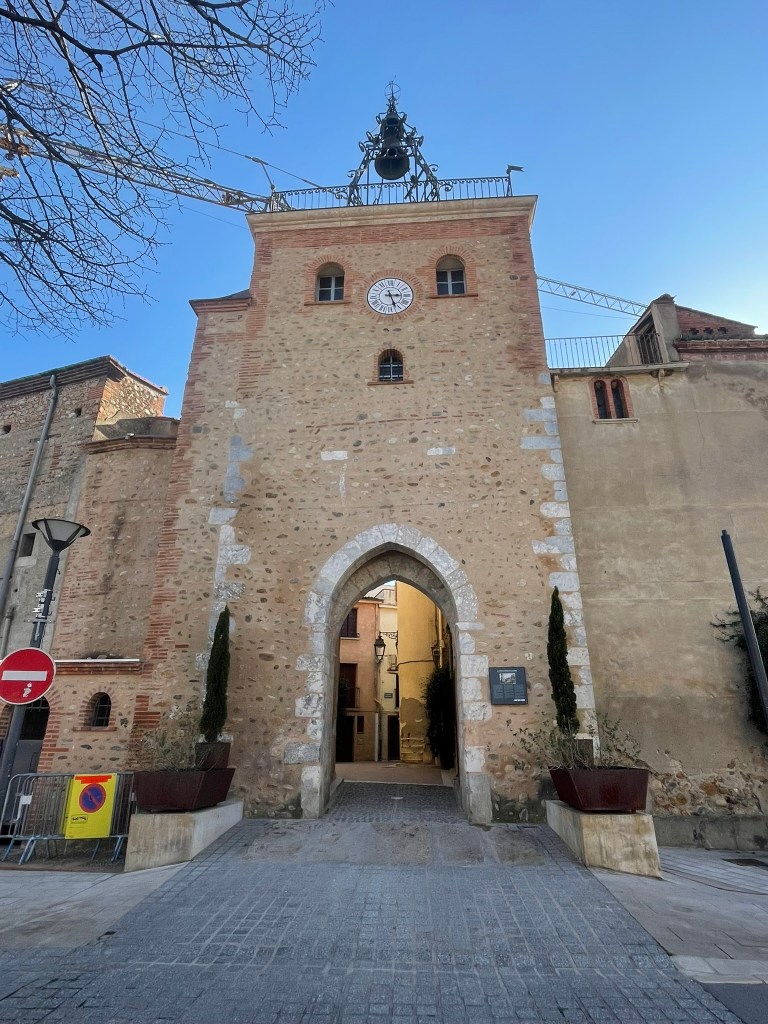 porte monumentale, entrée dans la cellera de Pézilla-la-Rivière